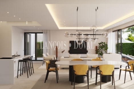 Estepona. Promoción de Villas en venta con vistas al mar cerca de Campo de Golf