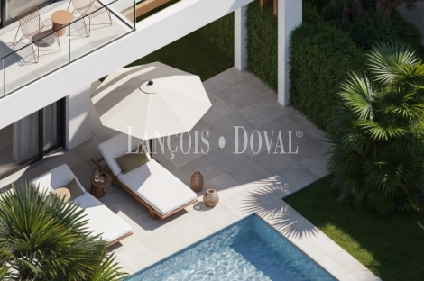 Estepona. Promoción de Villas en venta con vistas al mar cerca de Campo de Golf