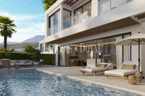 Estepona. Promoción de Villas en venta con vistas al mar cerca de Campo de Golf