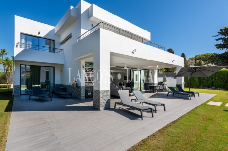Benahavís. Atalaya. Villa moderna en venta entre Marbella y Estepona.