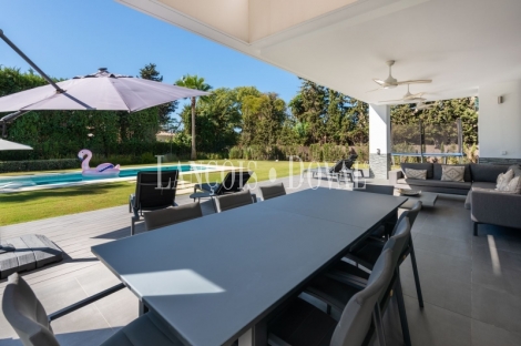 Benahavís. Atalaya. Villa moderna en venta entre Marbella y Estepona.