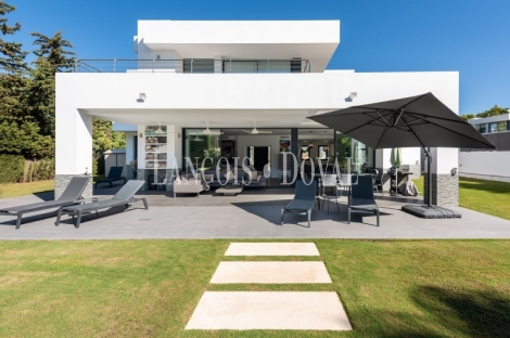 Benahavís. Atalaya. Villa moderna en venta entre Marbella y Estepona.