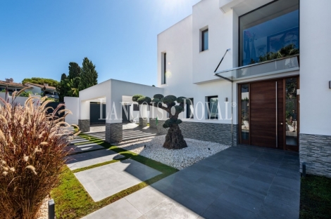 Benahavís. Atalaya. Villa moderna en venta entre Marbella y Estepona.
