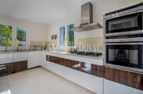 Marbella. Las Lomas. Magnífica Villa en venta cerca de Centro y de la Playa Marbella. Las Lomas. Magnífica Villa en venta cerca de Centro y de la Playa