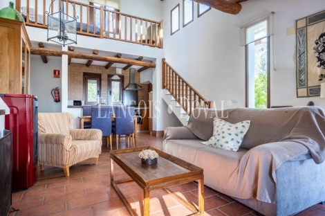 Sierra de Aracena. Huelva. Casas rurales y finca  en venta. Valdelarco.