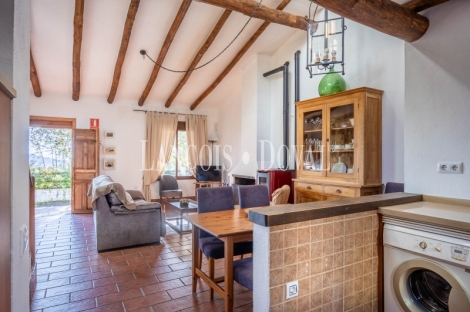 Sierra de Aracena. Huelva. Casas rurales y finca  en venta. Valdelarco.