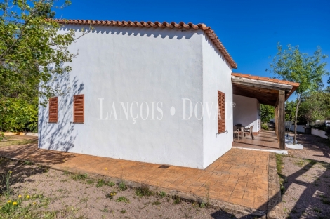 Sierra de Aracena. Huelva. Casas rurales y finca  en venta. Valdelarco.