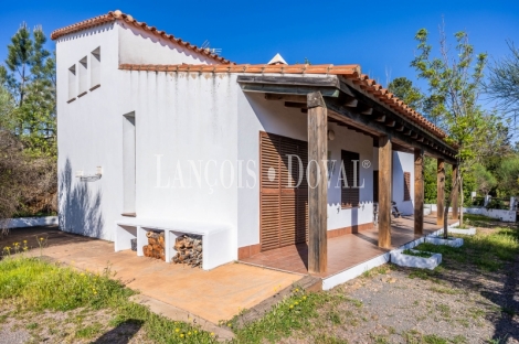 Sierra de Aracena. Huelva. Casas rurales y finca  en venta. Valdelarco.