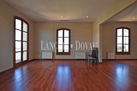 Vilassar de Dalt. Exclusivo ático en venta con vistas a mar. Maresme