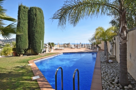 Vilassar de Dalt. Exclusivo ático en venta con vistas a mar. Maresme