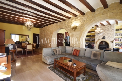 Teià. Maresme. Casa señorial restaurada en venta. Centro urbano.