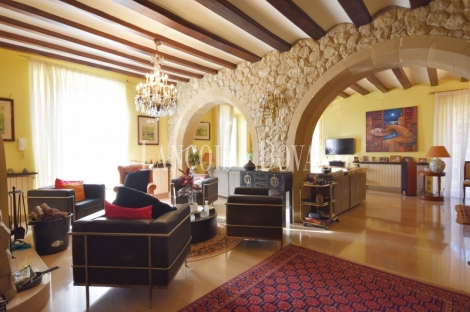 Teià. Maresme. Casa señorial restaurada en venta. Centro urbano.