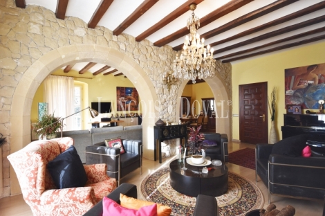 Teià. Maresme. Casa señorial restaurada en venta. Centro urbano.