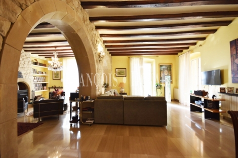 Teià. Maresme. Casa señorial restaurada en venta. Centro urbano.