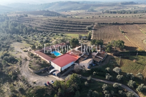 Priorat. Finca histórica en venta destinada a hotel con viñedos y bodegas