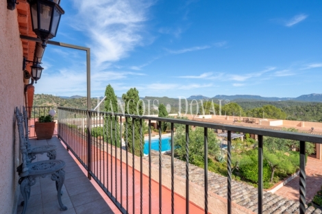 Priorat. Finca histórica en venta destinada a hotel con viñedos y bodegas