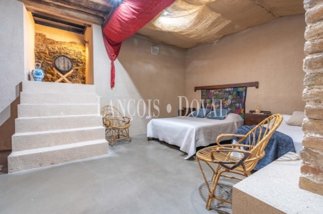 Casa en venta con apartamentos turísticos en el Priorat