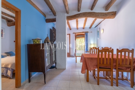 Casa en venta con apartamentos turísticos en el Priorat