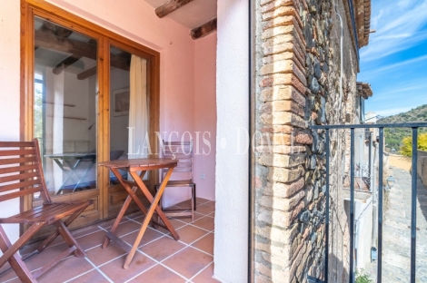 Casa en venta con apartamentos turísticos en el Priorat