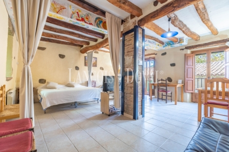 Casa en venta con apartamentos turísticos en el Priorat