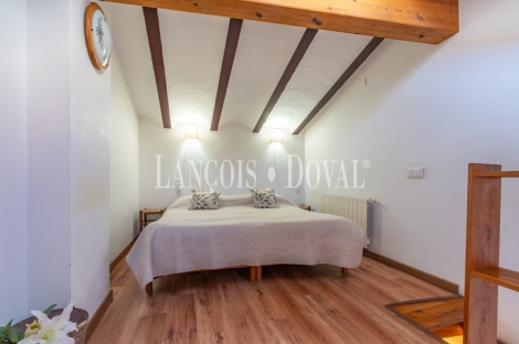 Casa en venta con apartamentos turísticos en el Priorat