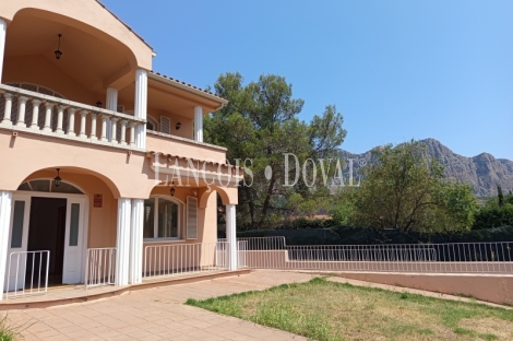 Collbató. Barcelona. Venta chalet exclusivo a los pies de Montserrat.