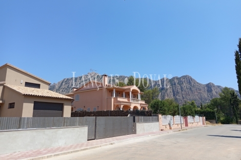 Collbató. Barcelona. Venta chalet exclusivo a los pies de Montserrat.
