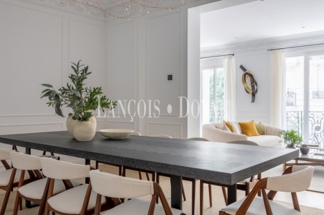 Madrid. Recoletos. Exclusivo piso en venta. Edificio clásico con gran terraza. 