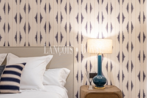 Madrid. Recoletos. Exclusivo piso en venta. Edificio clásico con gran terraza. 