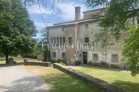 Vidrà. Girona. Singular Masía señorial en venta. Ideal eventos y hotel con encanto.