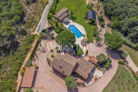 Baix Empordà. Una exclusiva masia en venta en la Costa Brava