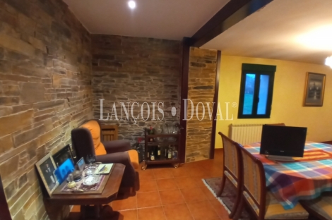 Lugo. Casa rural de piedra en venta junto Camino de Santiago