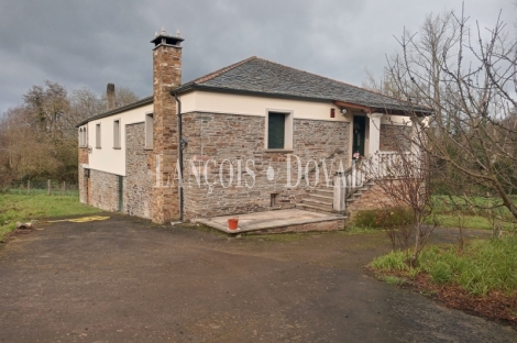 Lugo. Casa rural de piedra en venta junto Camino de Santiago