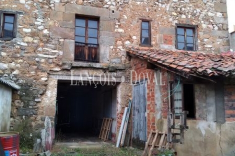 Palencia. Propiedad en venta con dos edificios singulares. Aguilar de Campoo