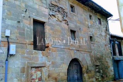 Palencia. Propiedad en venta con dos edificios singulares. Aguilar de Campoo