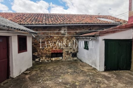 Palencia. Mudá. Casa de pueblo en venta con patio y antiguo bar del pueblo