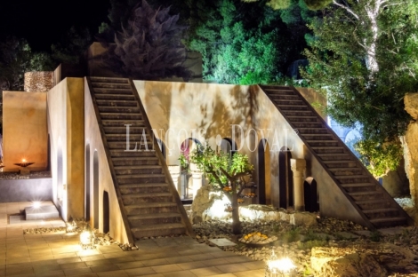 Ibiza. Singular villa de lujo en venta. Espectaculares vistas al mar. Exclusividad y arte.