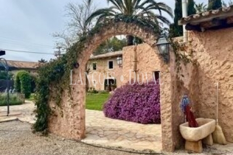 Mallorca. Finca en venta con casa reformada en Santa María del Camí.