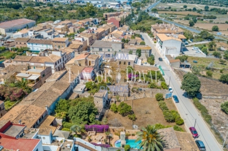 Capdepera. Venta casa de pueblo con terreno para 9 apartamentos. Mallorca