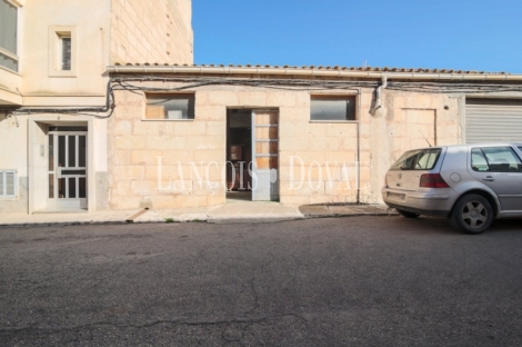 Manacor.  Gran nave comercial en venta. Ideal gran comercio o concesionario.