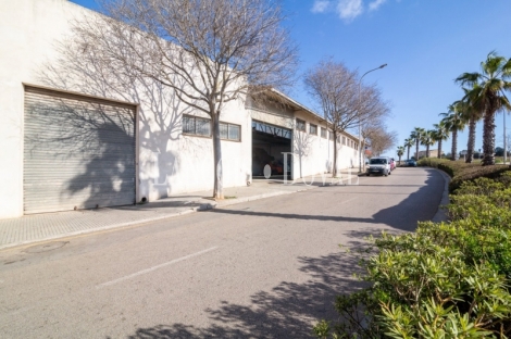 Manacor.  Gran nave comercial en venta. Ideal gran comercio o concesionario.