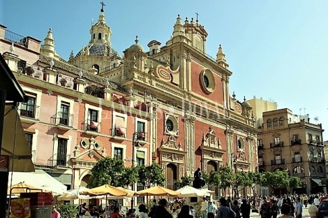 Sevilla. Edificio singular en venta. Apartamentos turísticos. Casco histórico.