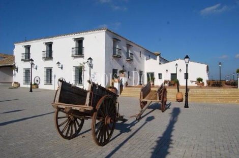 Jerez de La Frontera. Hotel en venta con salón de eventos.