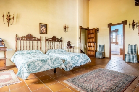 Sevilla. Exclusiva finca ecuestre y caserío en venta. El Aljarafe