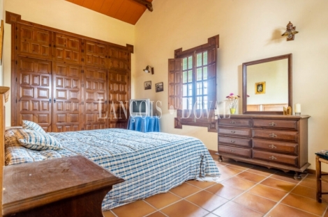 Sevilla. Exclusiva finca ecuestre y caserío en venta. El Aljarafe