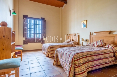 Sevilla. Exclusiva finca ecuestre y caserío en venta. El Aljarafe