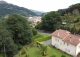 Caxidi. Cangas de Onís. Casa en venta con amplio jardín y piscina