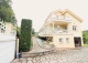 Caxidi. Cangas de Onís. Casa en venta con amplio jardín y piscina