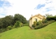 Caxidi. Cangas de Onís. Casa en venta con amplio jardín y piscina