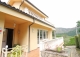 Caxidi. Cangas de Onís. Casa en venta con amplio jardín y piscina